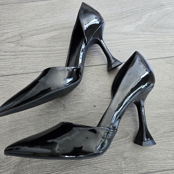 Black patent heels - Picture 2 of 3